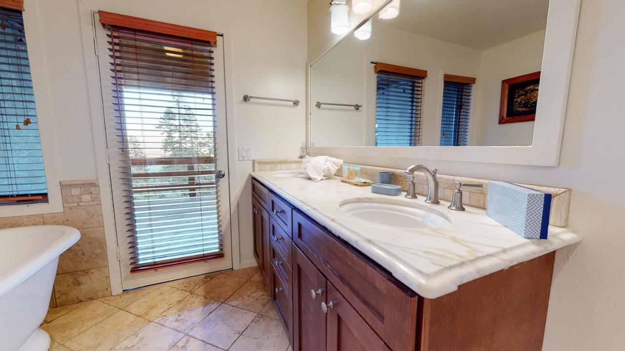 Bridges Townhome #09 * Mammoth Lakes
